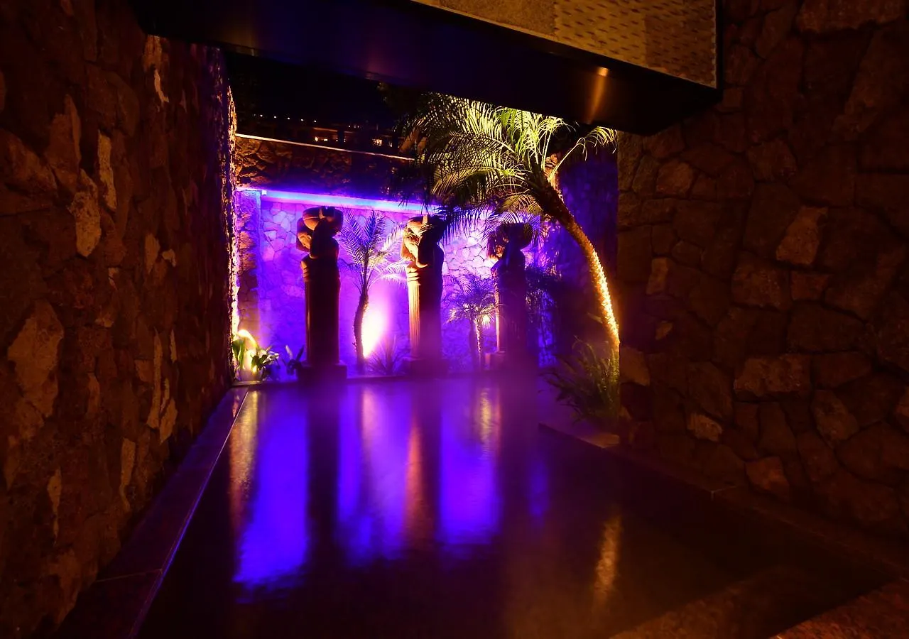 Balinese Onsen Ryokan Hakone Airu 4*,